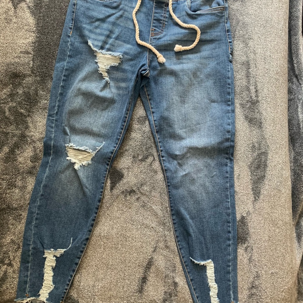 New RE-Generation by Celebrity Pink poppy jogger distressed style jeans- Medium
